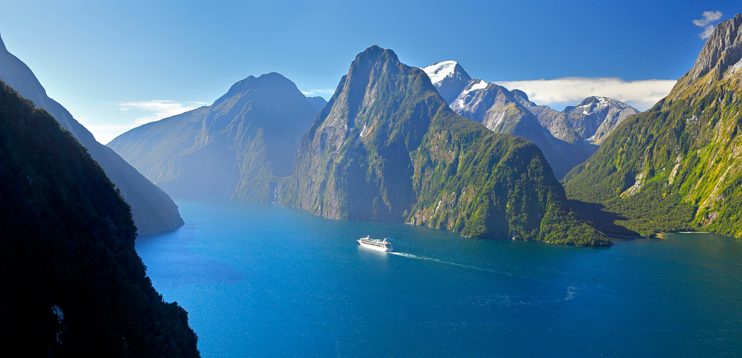 Milford Sound, New Zealand.jpg